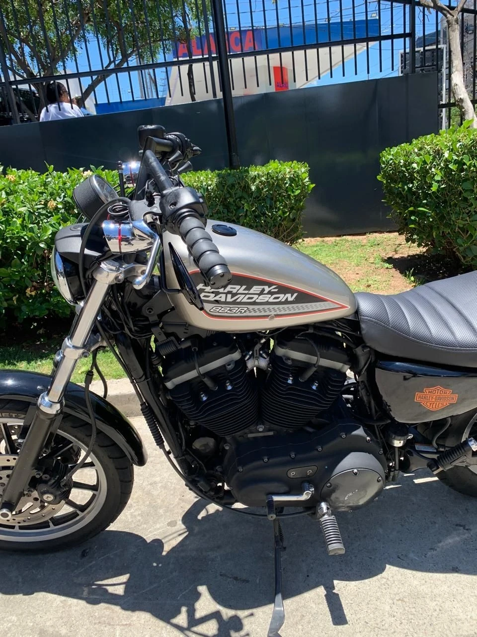 HARLEY-DAVIDSON SPORTSTER XL 883 R