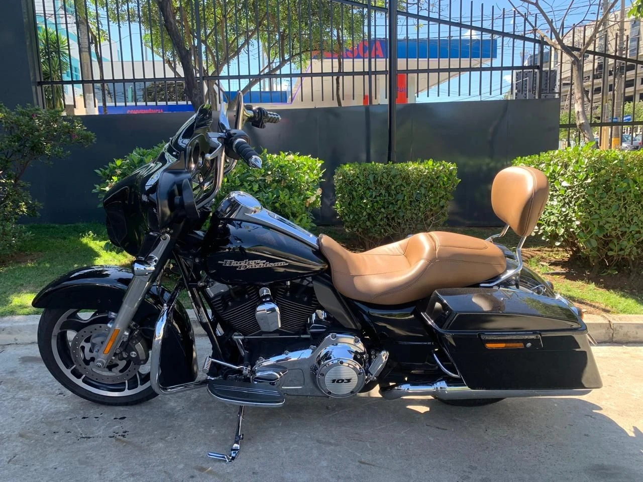 HARLEY-DAVIDSON STREET GLIDE