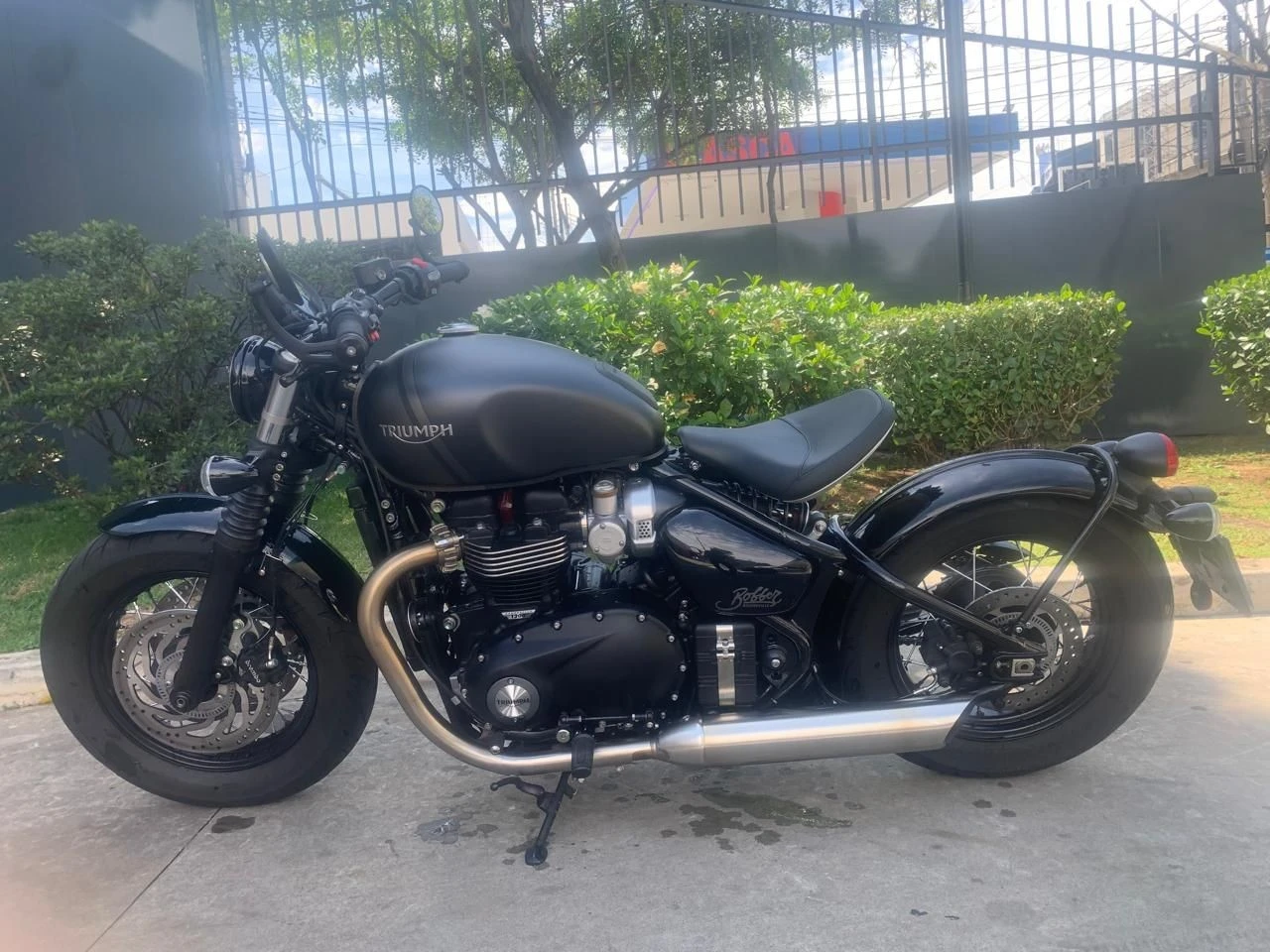 TRIUMPH BONNEVILLE BOBBER 1200