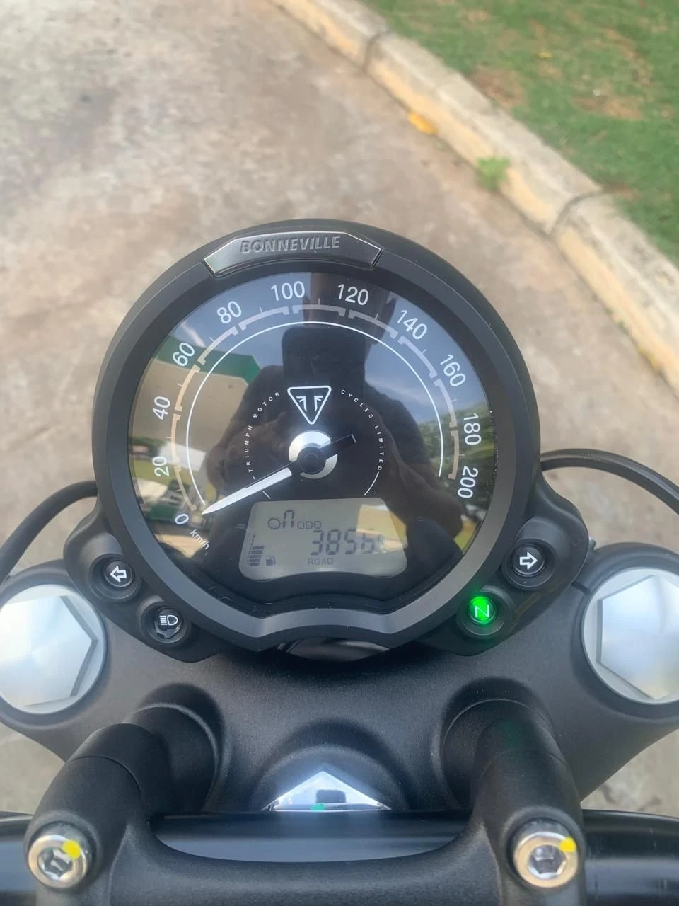 TRIUMPH BONNEVILLE BOBBER 1200