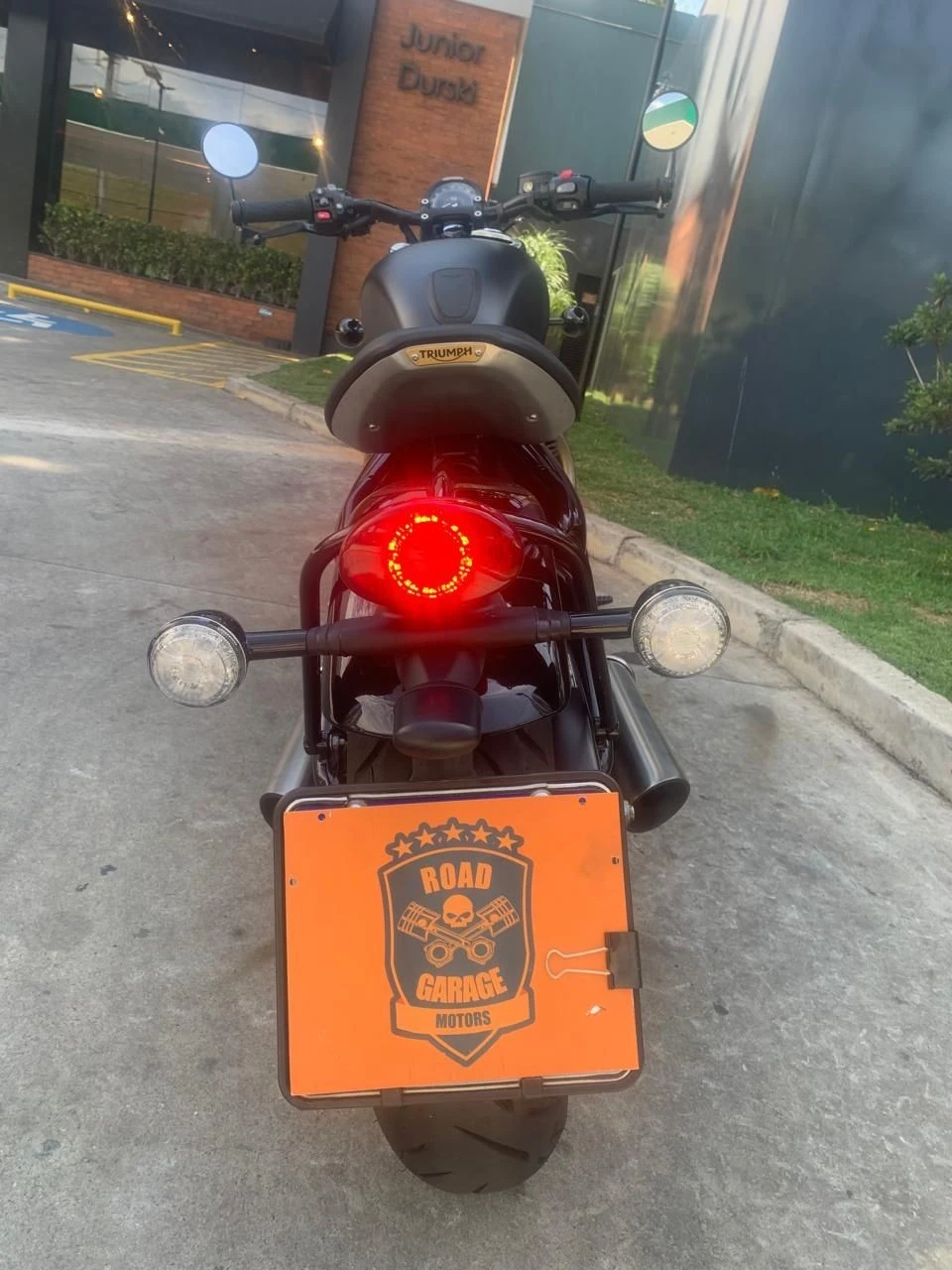 TRIUMPH BONNEVILLE BOBBER 1200