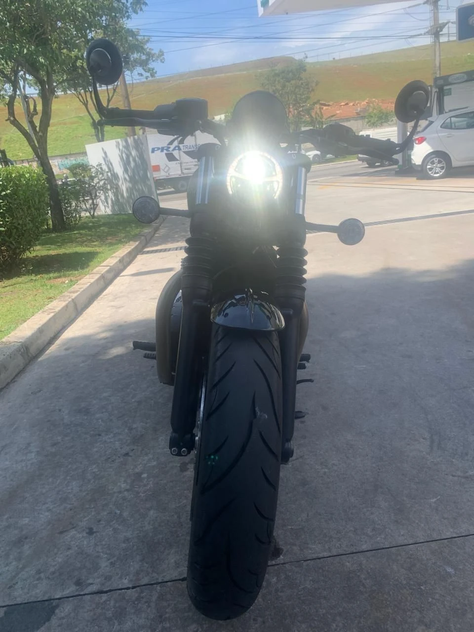 TRIUMPH BONNEVILLE BOBBER 1200