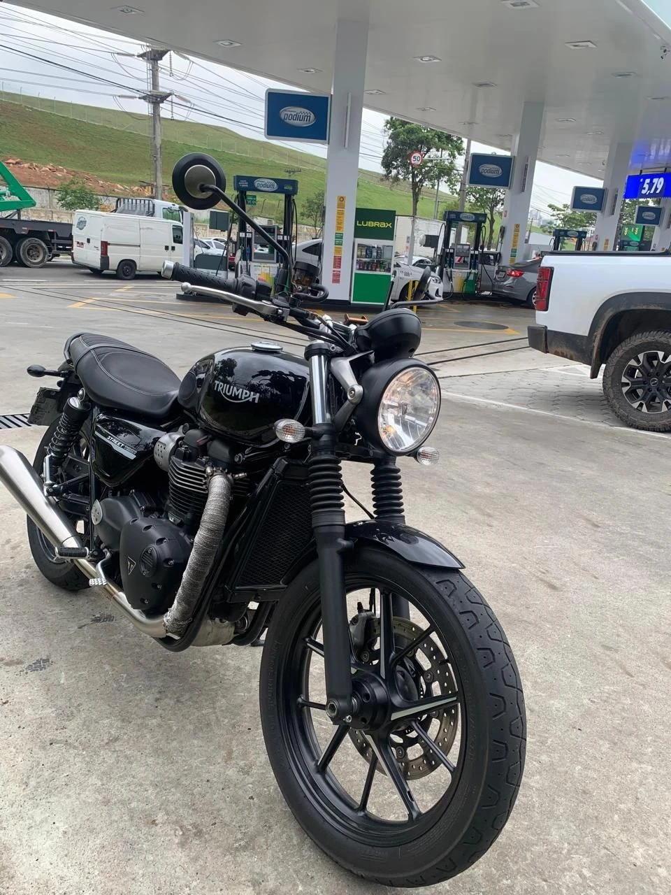 TRIUMPH STREET TWIN