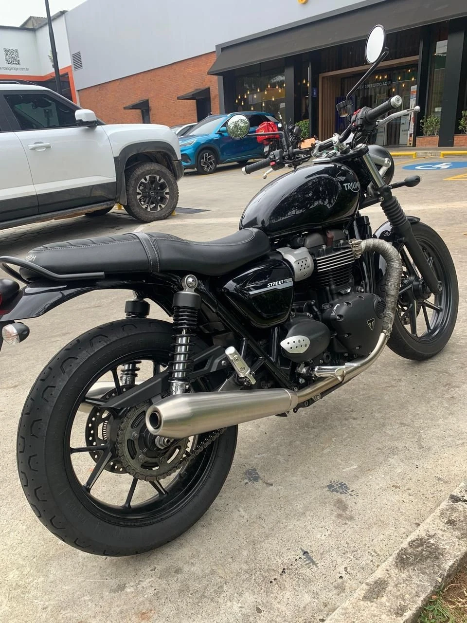 TRIUMPH STREET TWIN