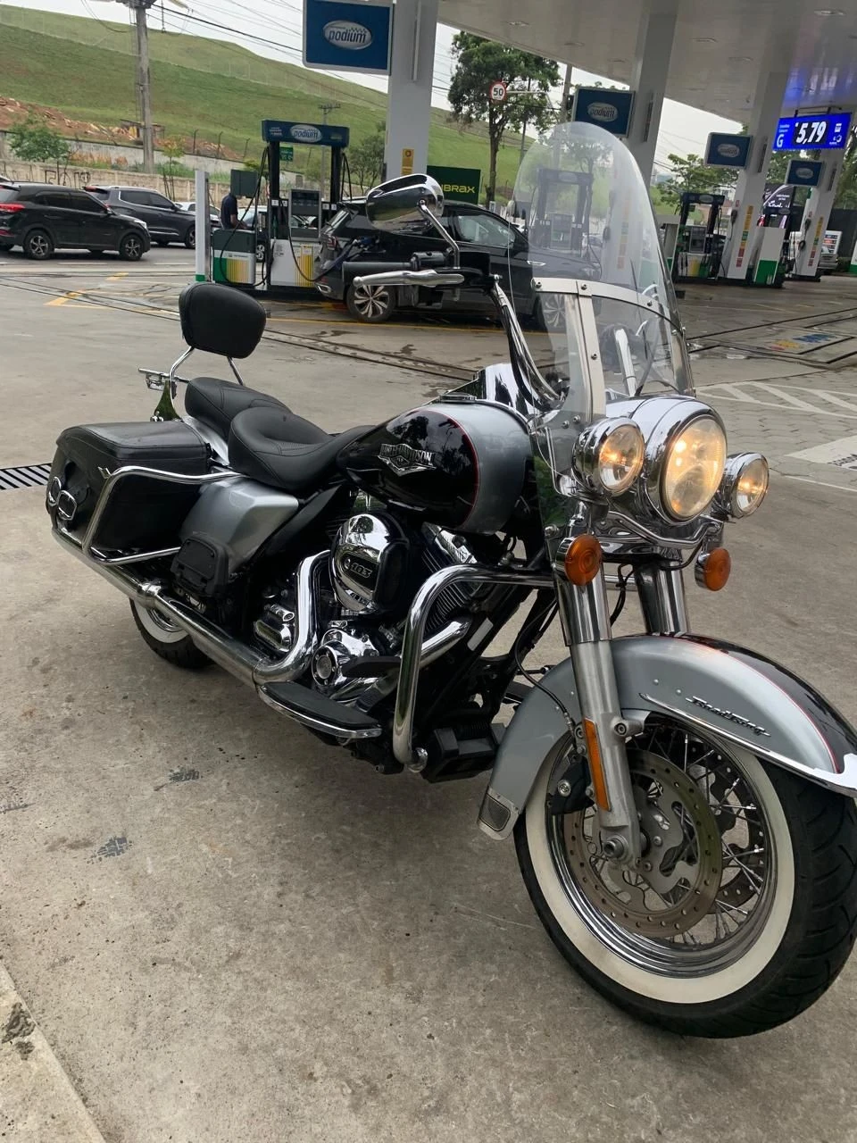 HARLEY-DAVIDSON ROAD KING CLASSIC