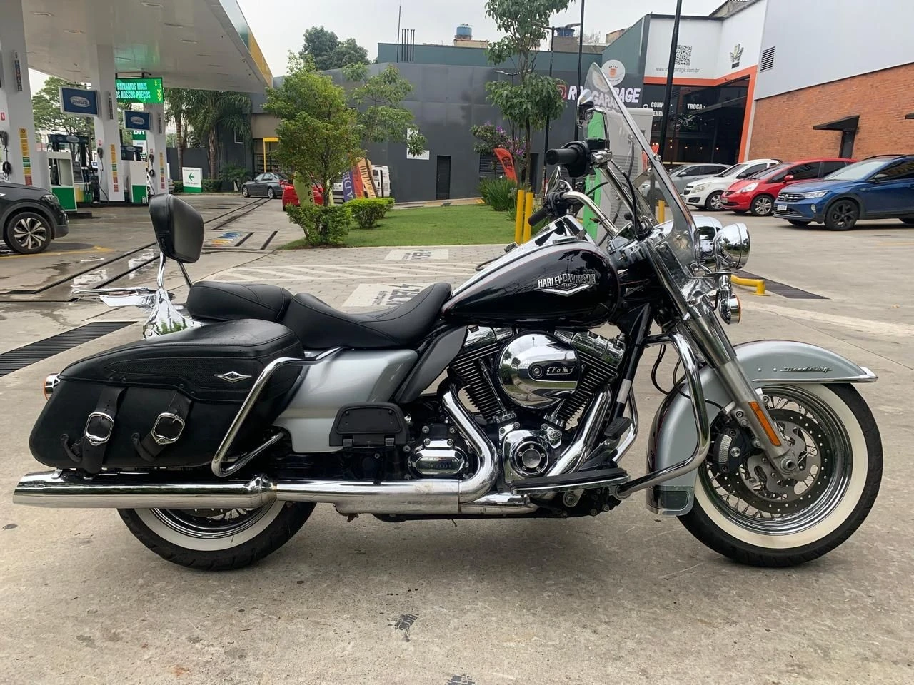 HARLEY-DAVIDSON ROAD KING CLASSIC