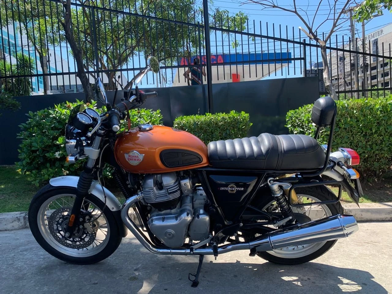 ROYAL ENFIELD INTERCEPTOR 