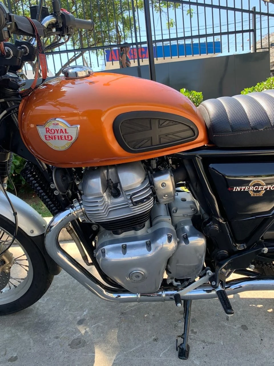 ROYAL ENFIELD INTERCEPTOR 