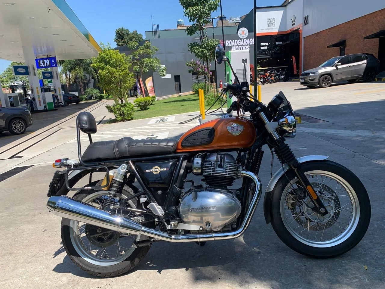 ROYAL ENFIELD INTERCEPTOR 