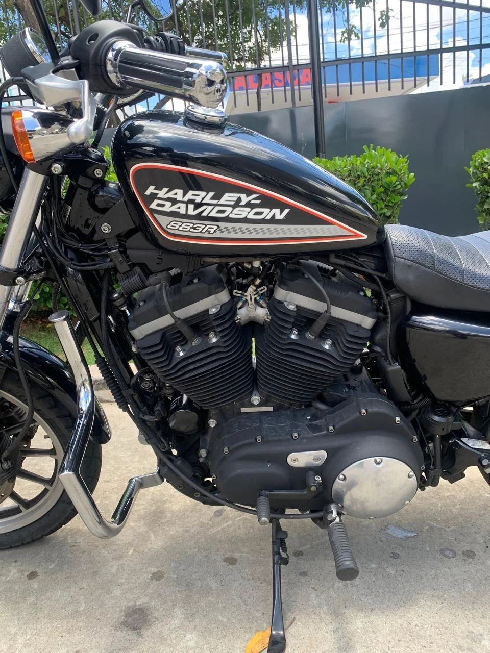 HARLEY-DAVIDSON SPORTSTER XL 883 R