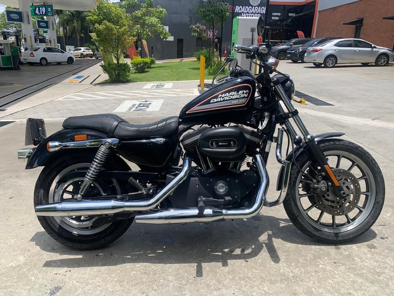 HARLEY-DAVIDSON SPORTSTER XL 883 R