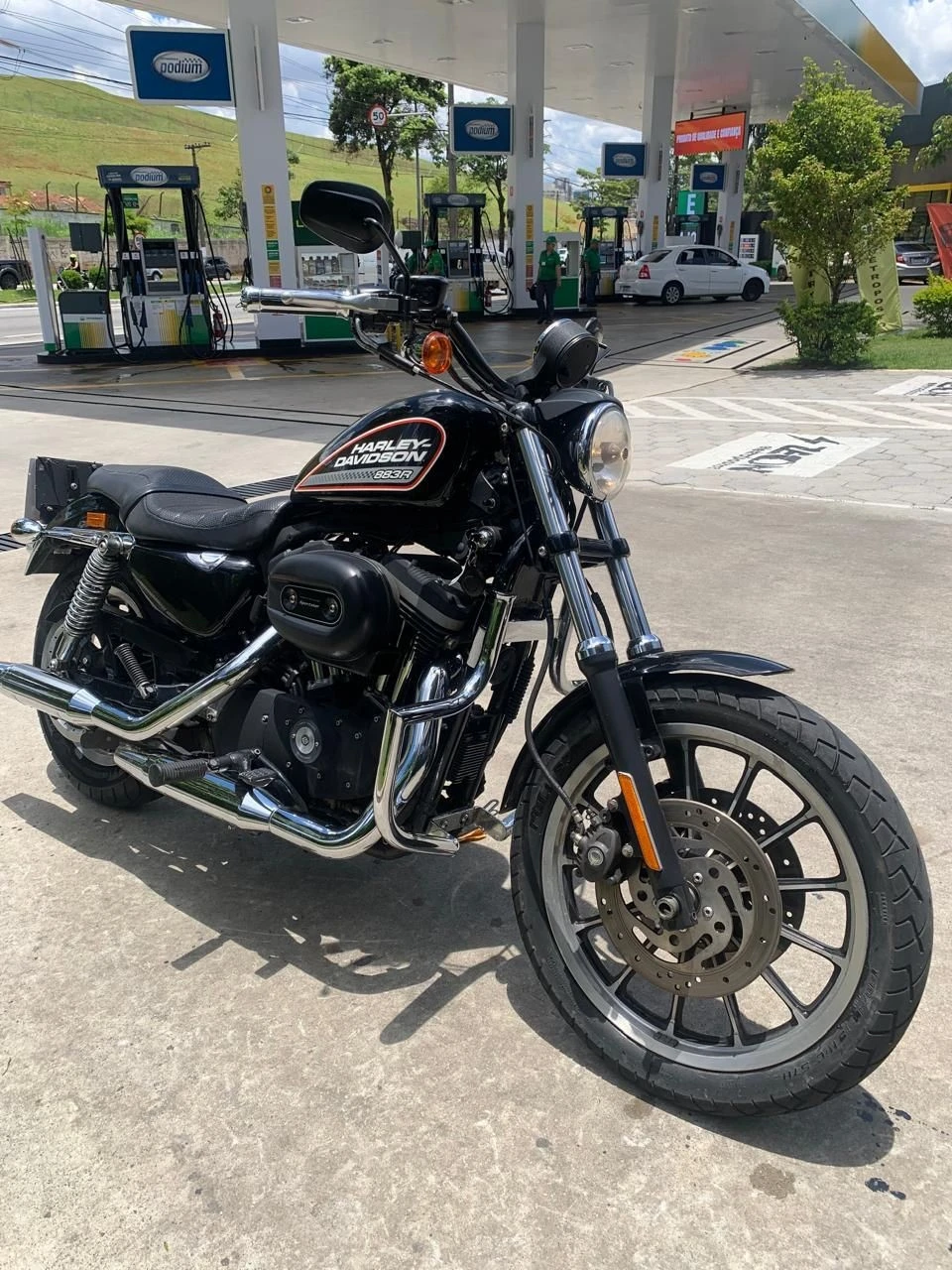HARLEY-DAVIDSON SPORTSTER XL 883 R