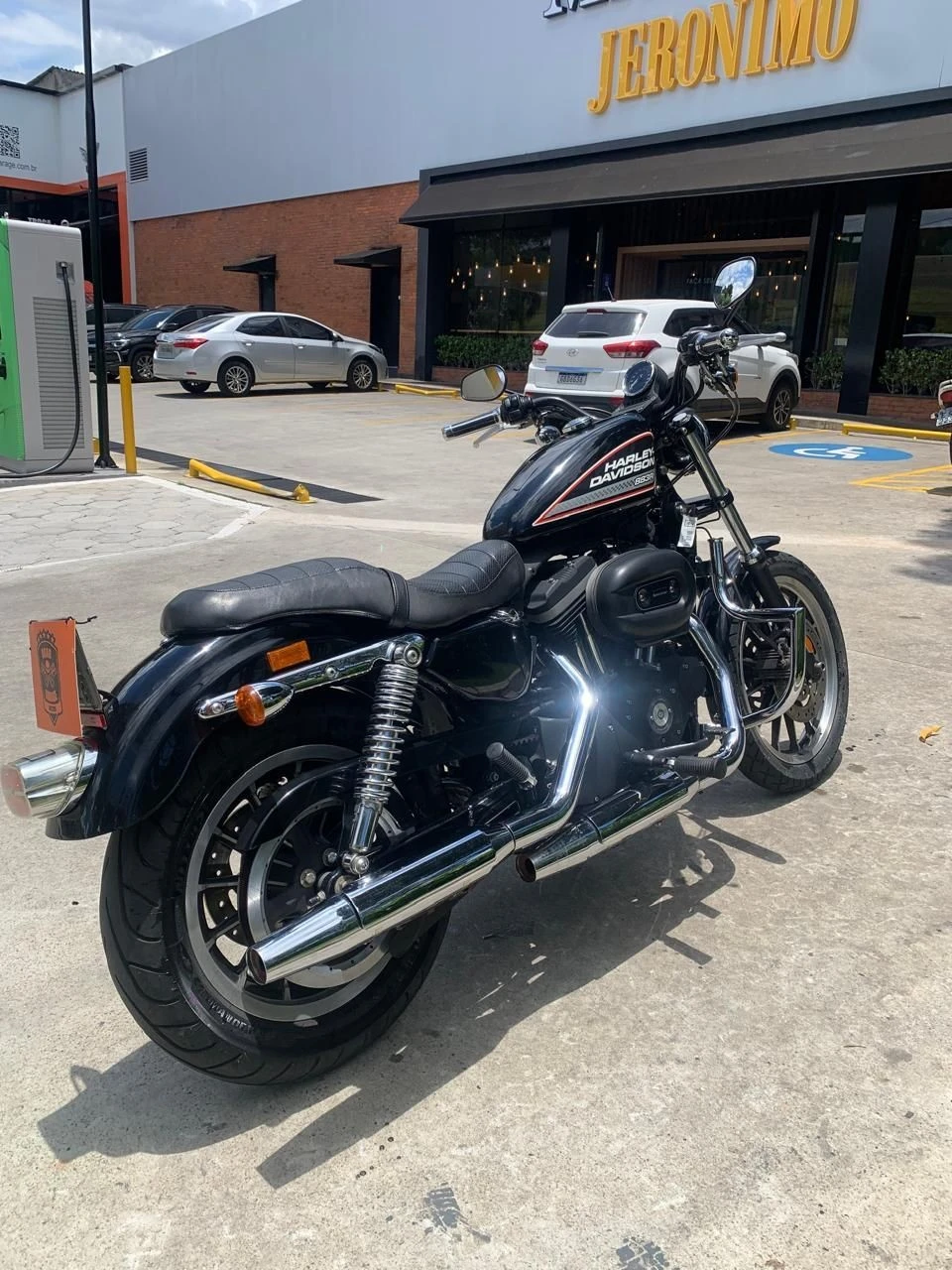 HARLEY-DAVIDSON SPORTSTER XL 883 R