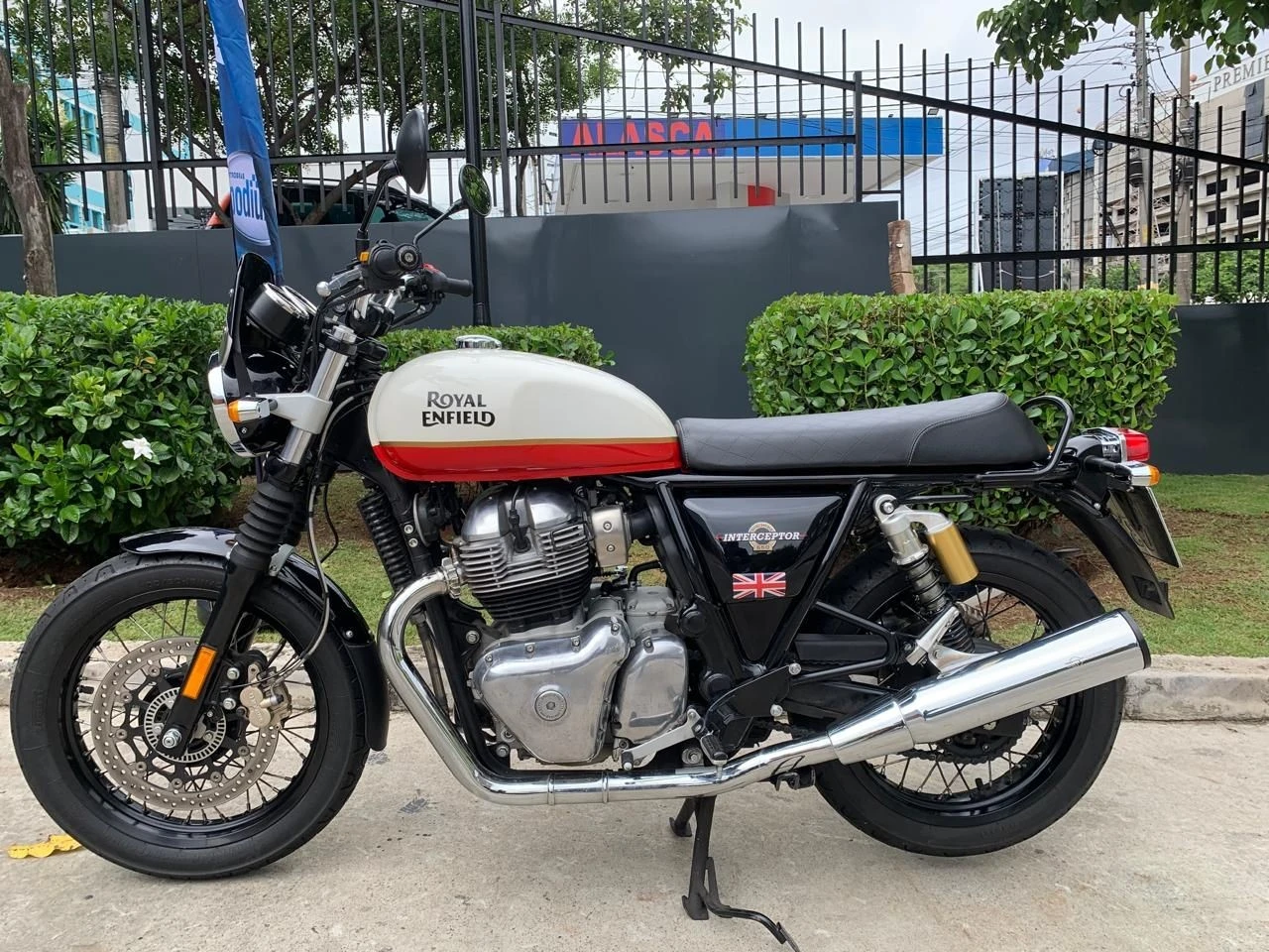 ROYAL ENFIELD INTERCEPTOR 