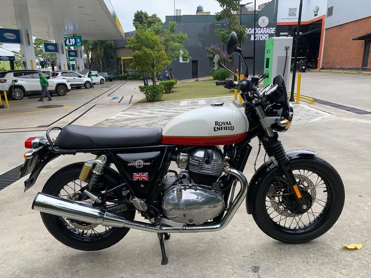 ROYAL ENFIELD INTERCEPTOR 