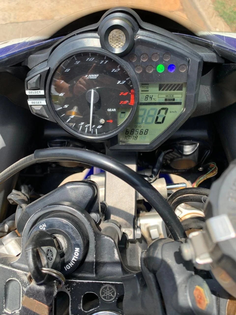 YAMAHA YZF R1