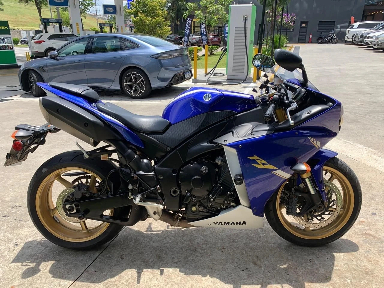 YAMAHA YZF R1