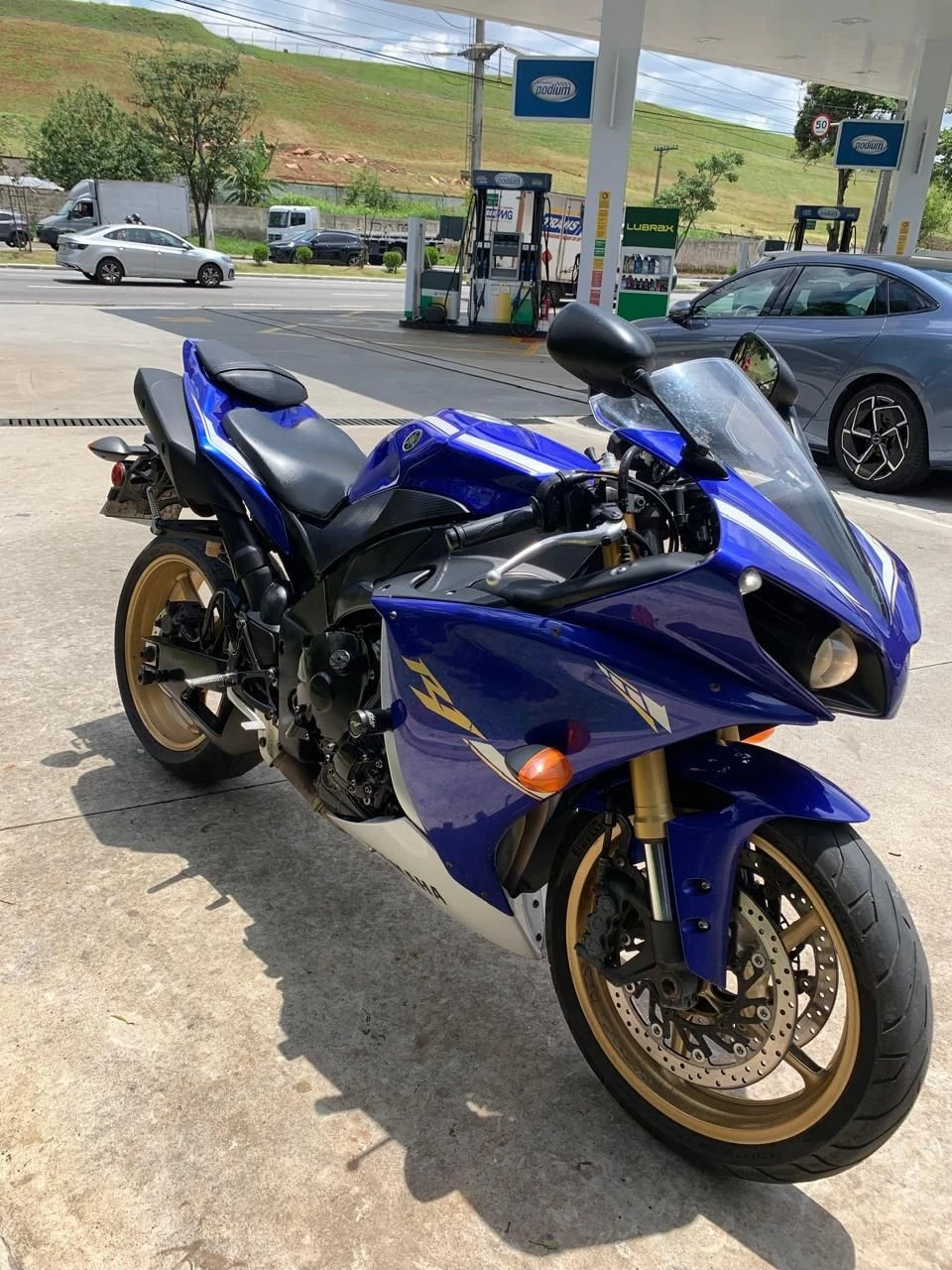YAMAHA YZF R1