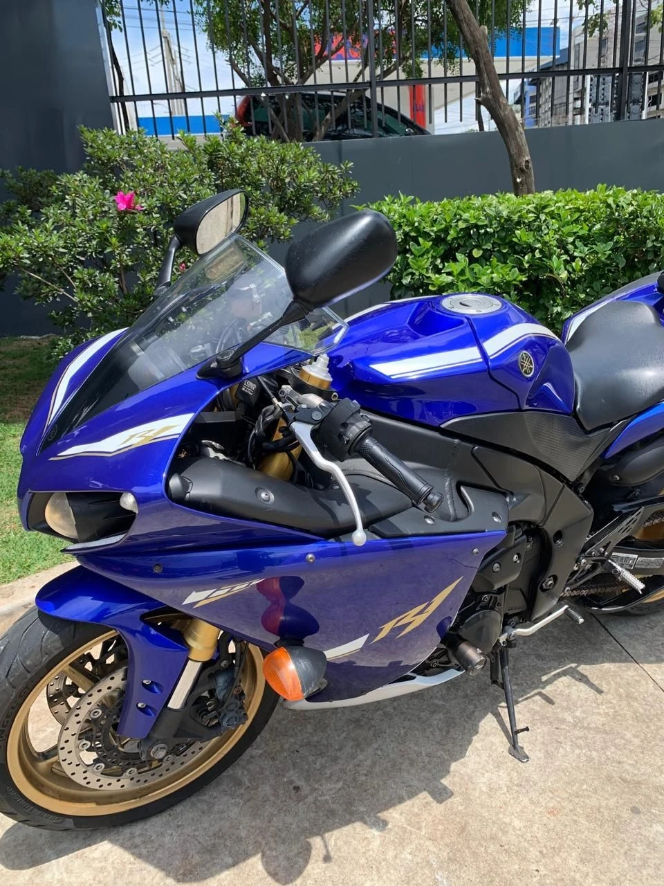YAMAHA YZF R1