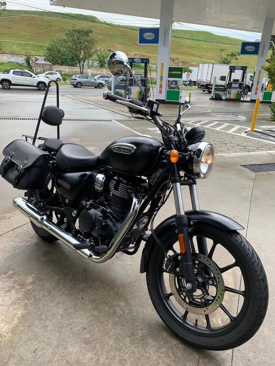 ROYAL ENFIELD CLASSIC 500