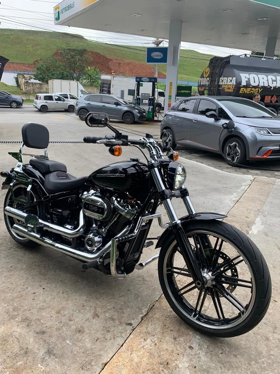 HARLEY-DAVIDSON SOFTAIL BREAKOUT