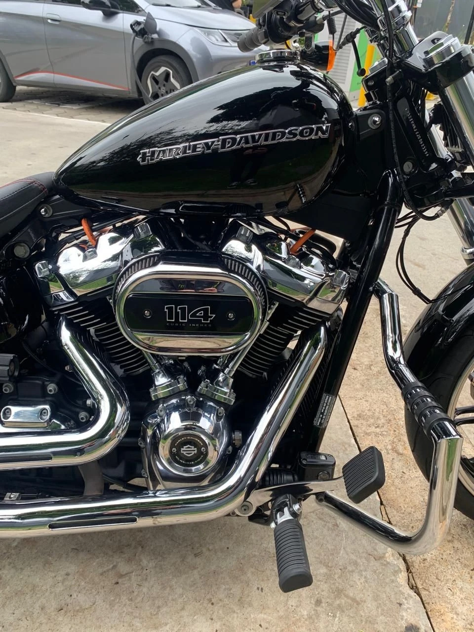 HARLEY-DAVIDSON SOFTAIL BREAKOUT