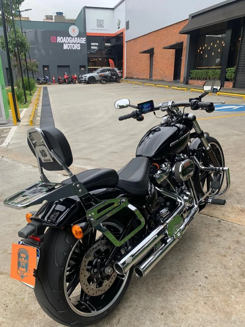 HARLEY-DAVIDSON SOFTAIL BREAKOUT