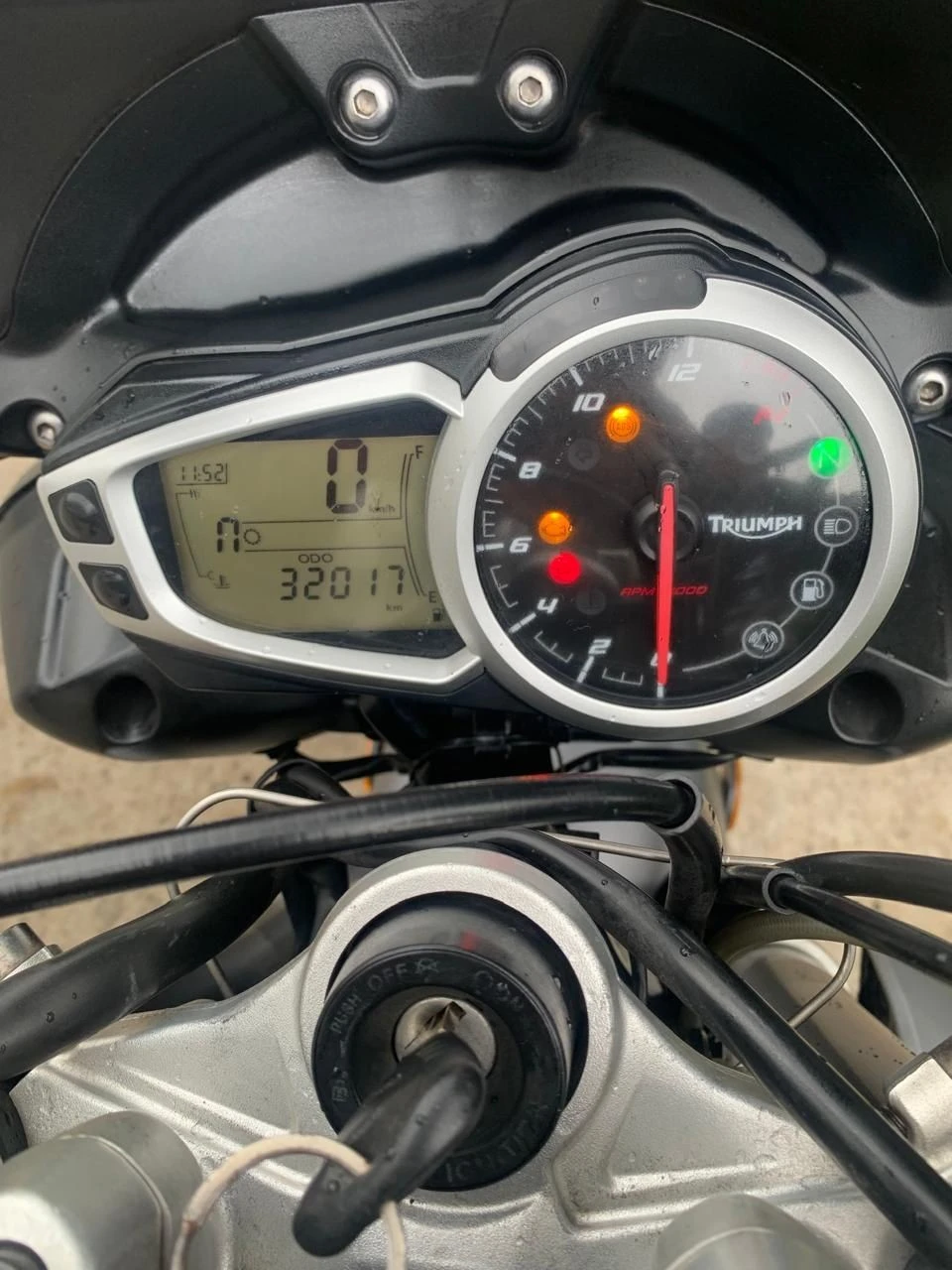 TRIUMPH STREET TRIPLE R ABS