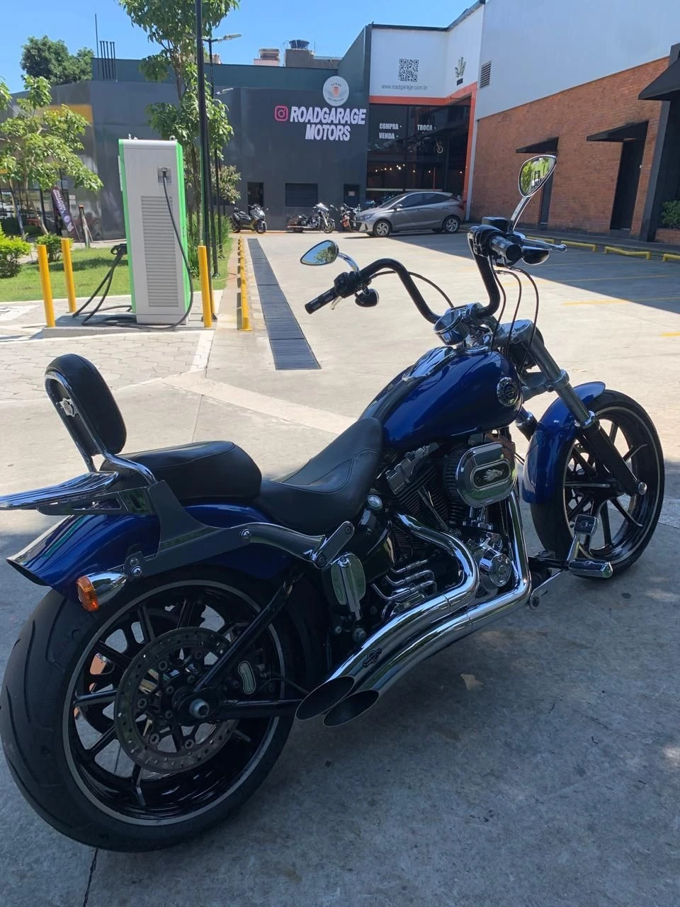HARLEY-DAVIDSON SOFTAIL BREAKOUT