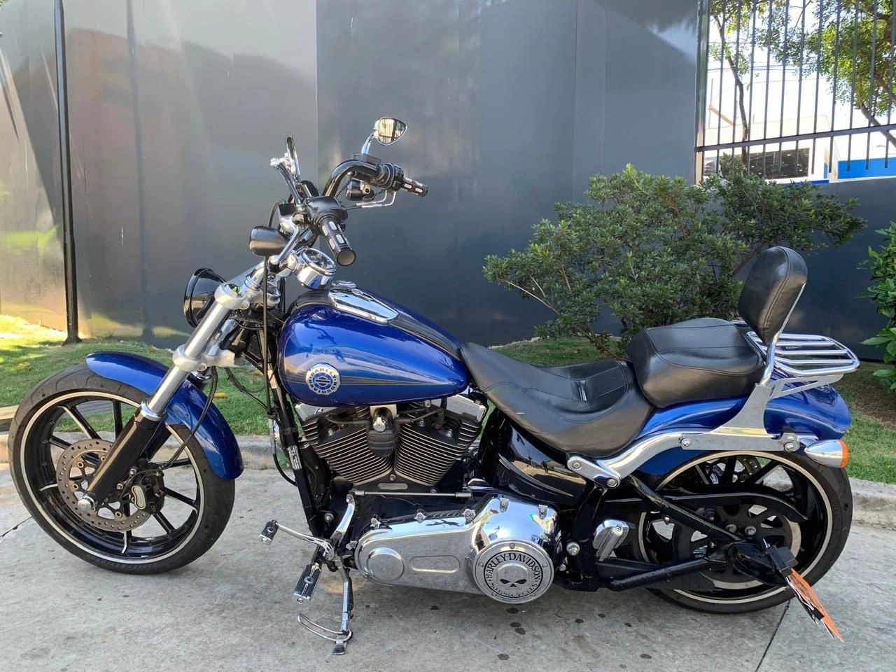 HARLEY-DAVIDSON SOFTAIL BREAKOUT