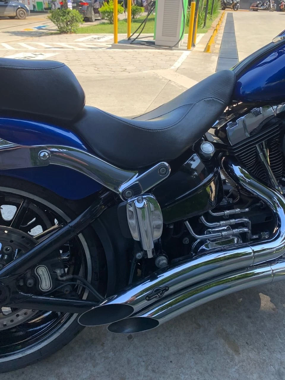 HARLEY-DAVIDSON SOFTAIL BREAKOUT