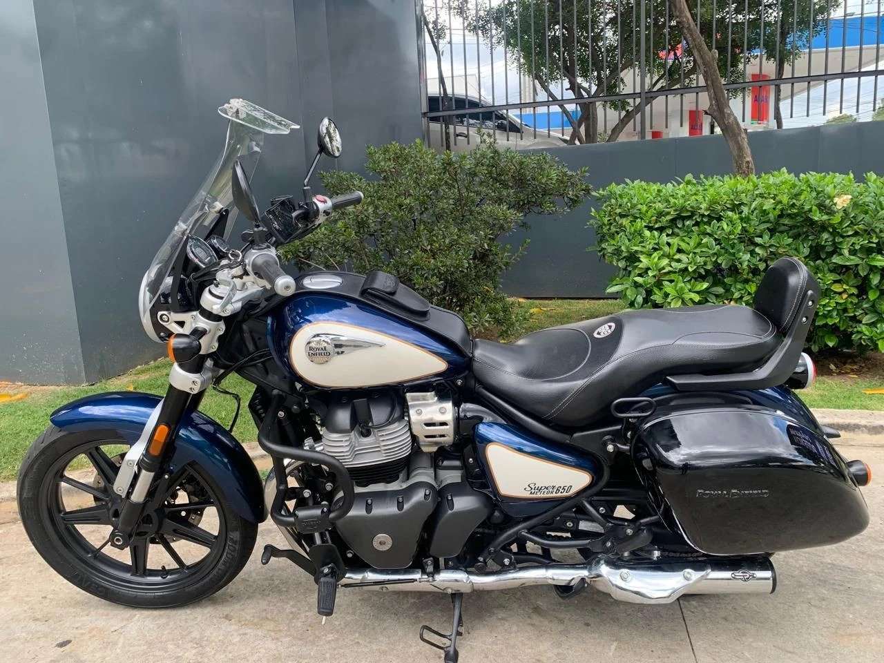 ROYAL ENFIELD SUPER METEOR 650