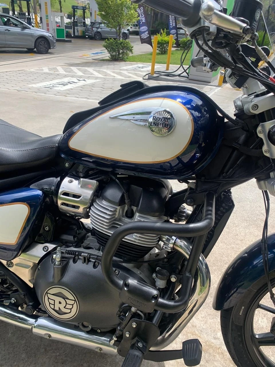 ROYAL ENFIELD SUPER METEOR 650