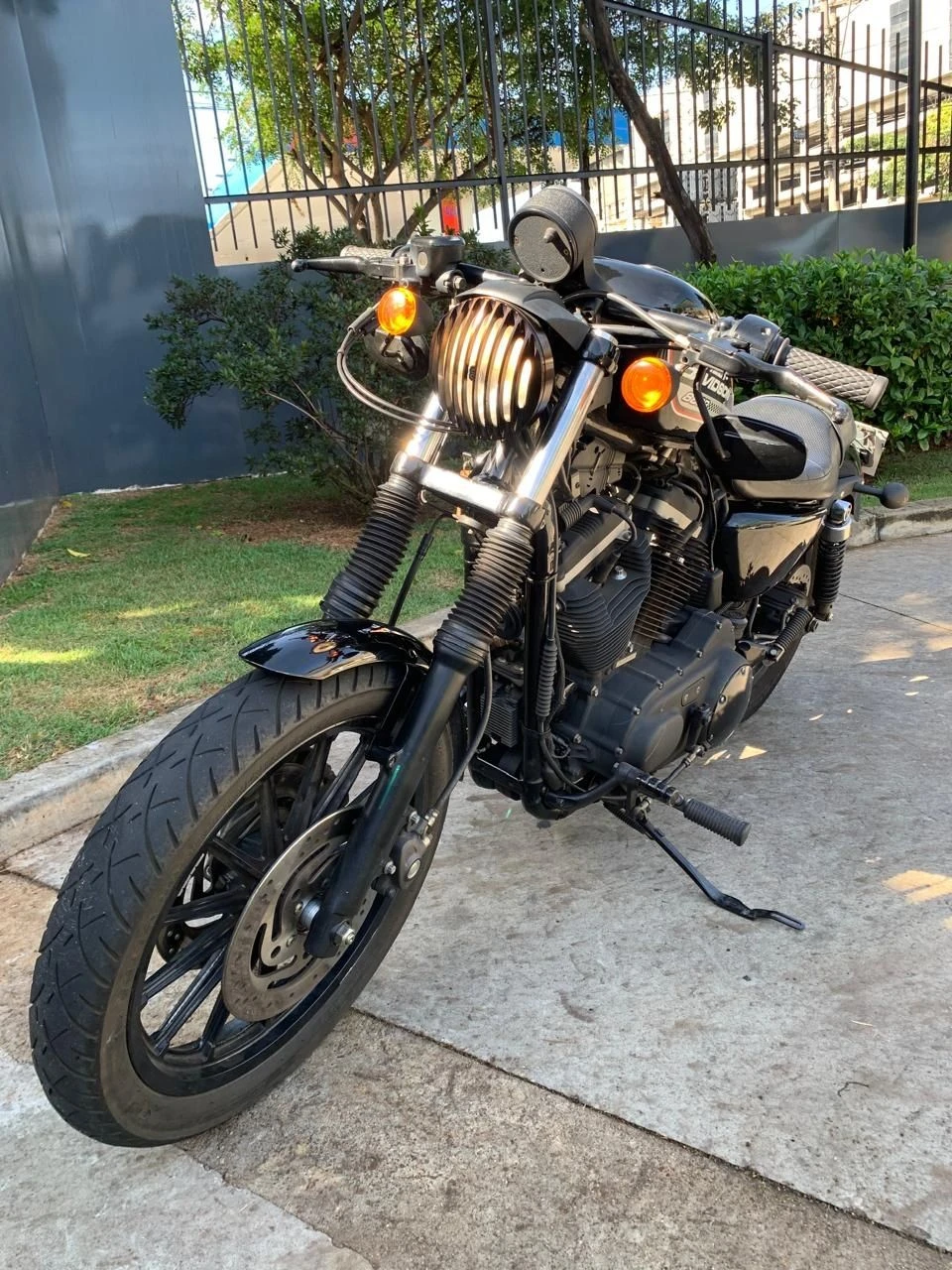 HARLEY-DAVIDSON SPORTSTER XL 883 R