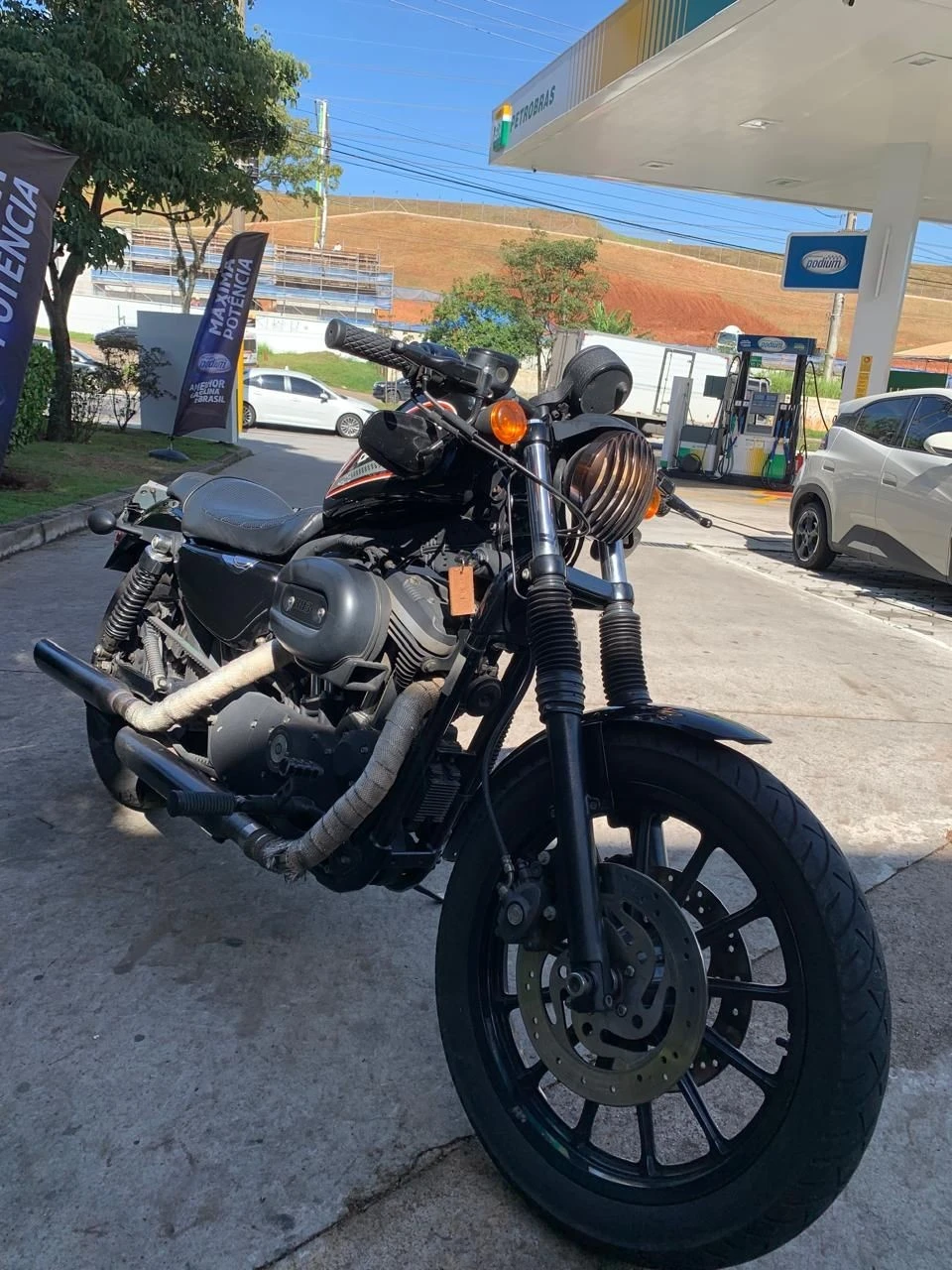 HARLEY-DAVIDSON SPORTSTER XL 883 R