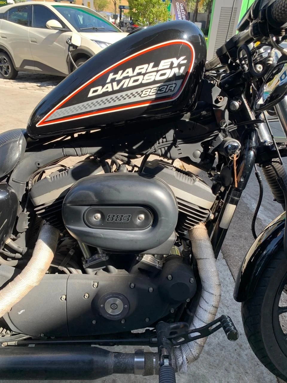 HARLEY-DAVIDSON SPORTSTER XL 883 R