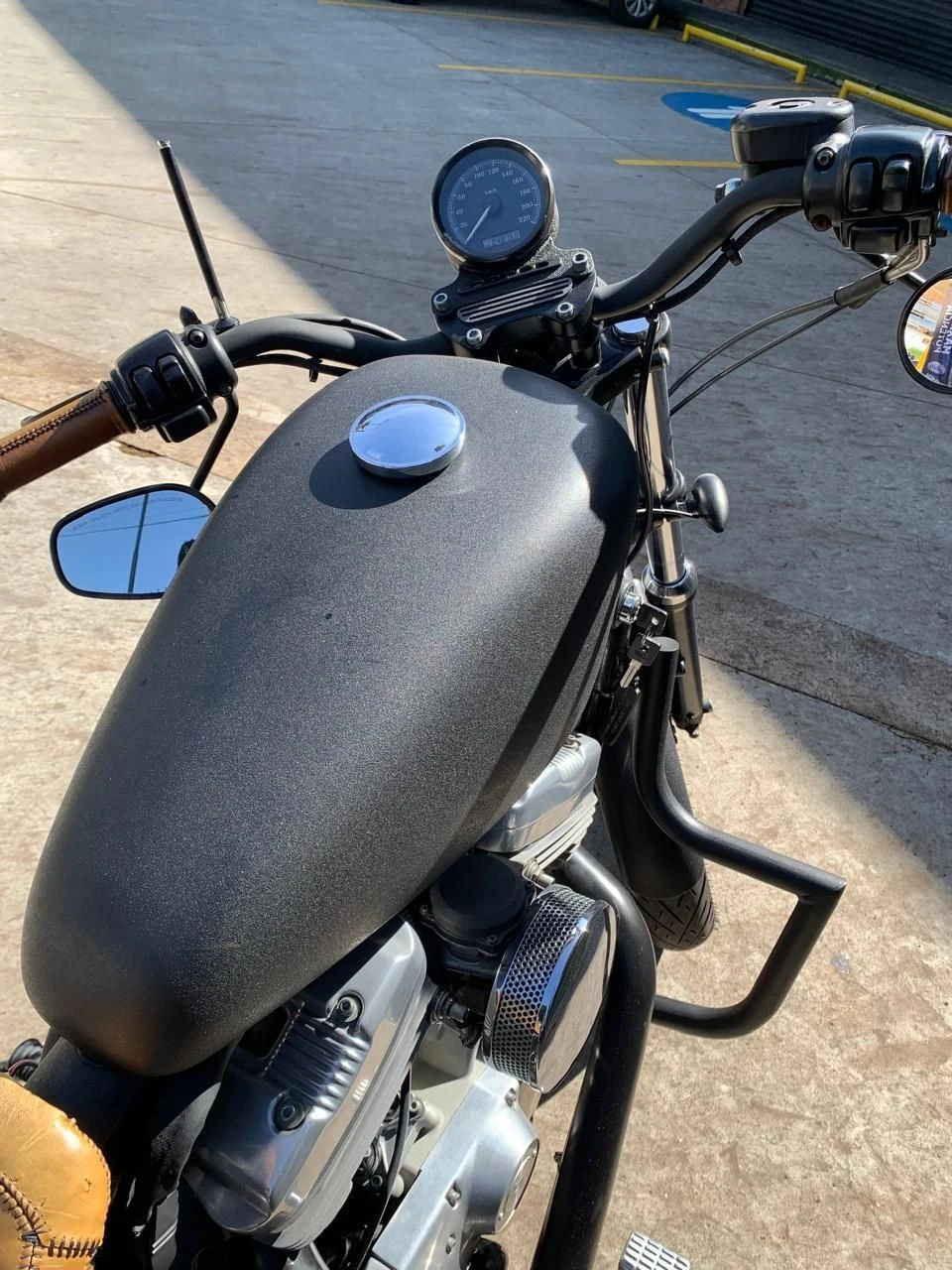 HARLEY-DAVIDSON SPORTSTER XL 883