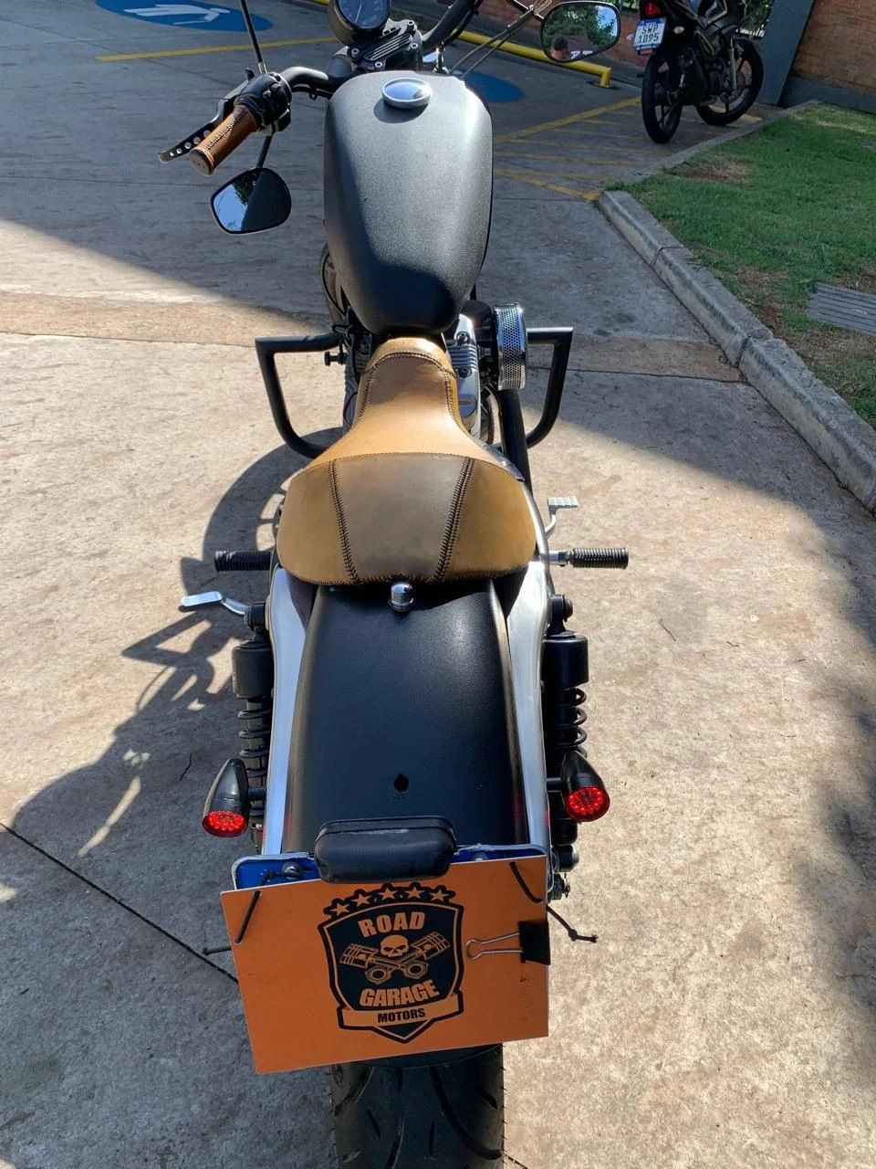 HARLEY-DAVIDSON SPORTSTER XL 883