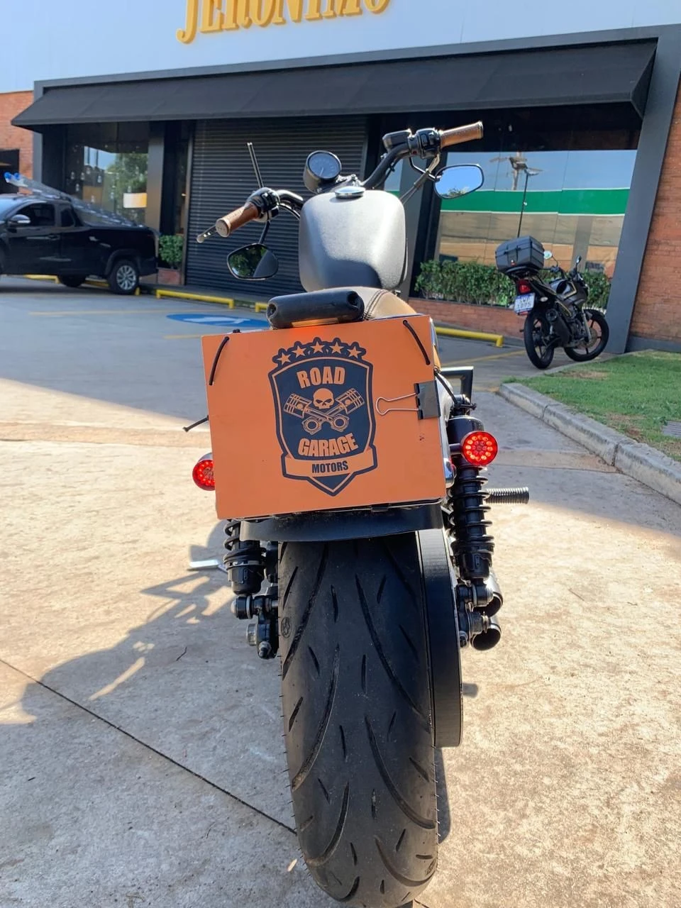 HARLEY-DAVIDSON SPORTSTER XL 883