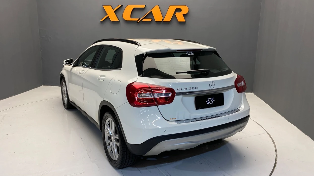 MERCEDES-BENZ GLA 200