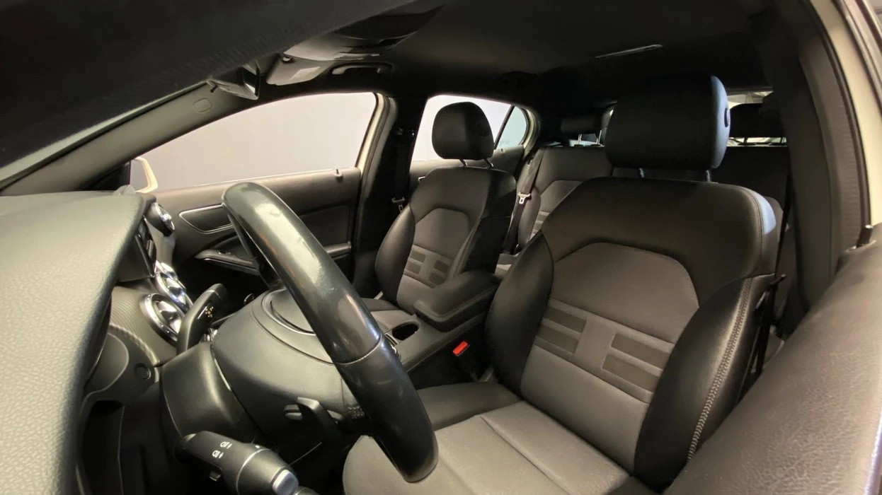 MERCEDES-BENZ GLA 200