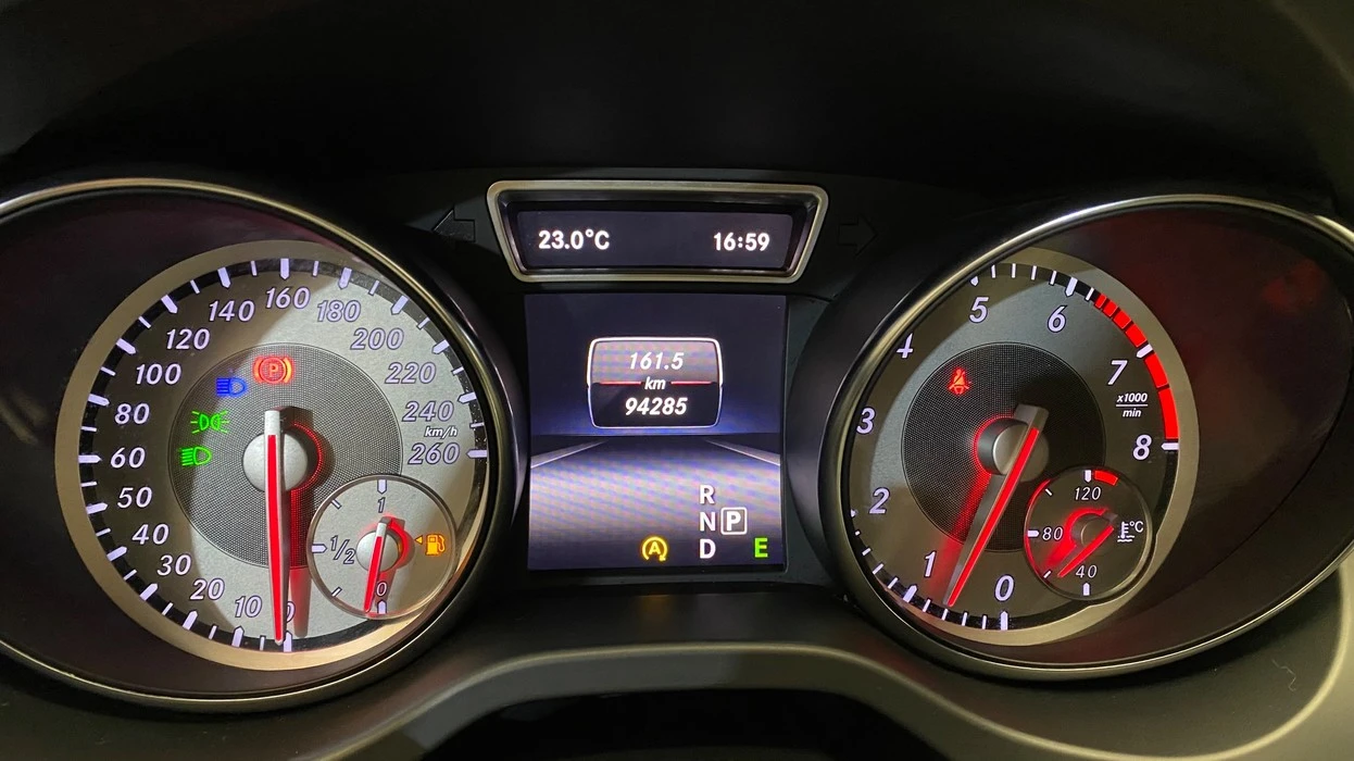 MERCEDES-BENZ GLA 200