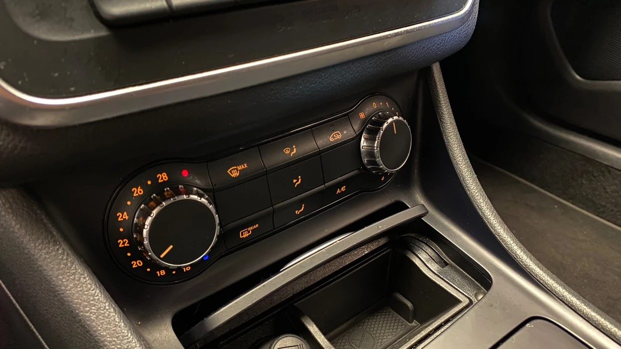 MERCEDES-BENZ GLA 200