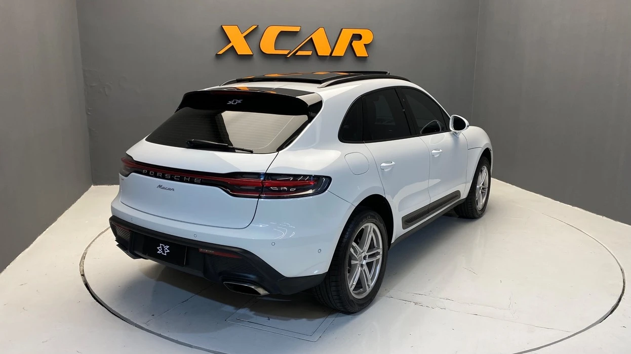PORSCHE MACAN