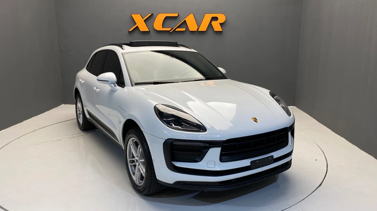 PORSCHE MACAN