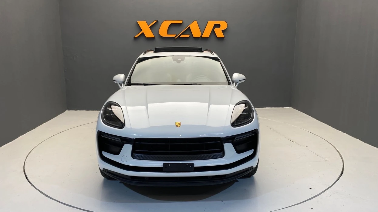 PORSCHE MACAN