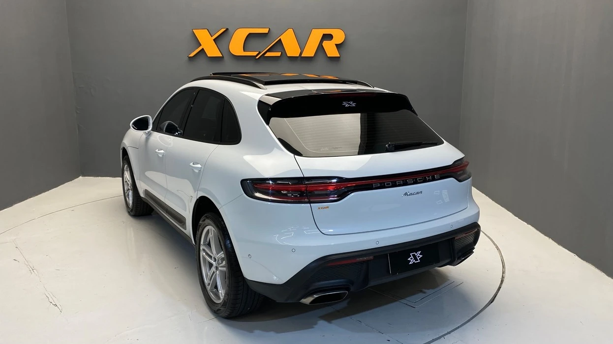 PORSCHE MACAN