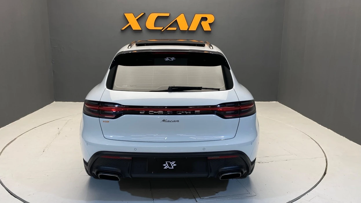 PORSCHE MACAN