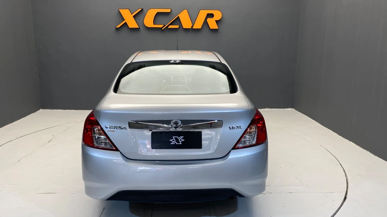 NISSAN VERSA