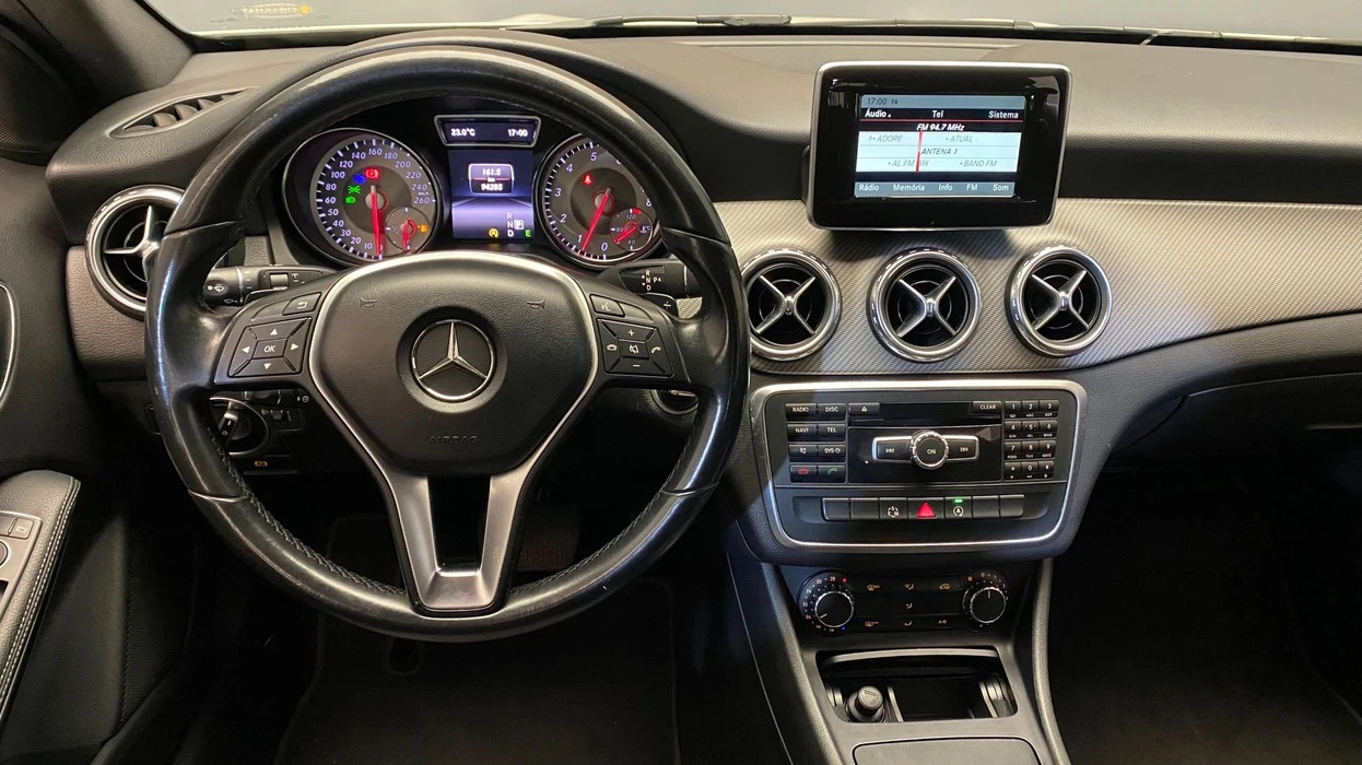 MERCEDES-BENZ GLA 200